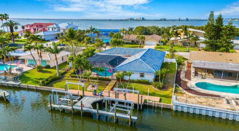 Villa with pool in Cocoa Beach, FL