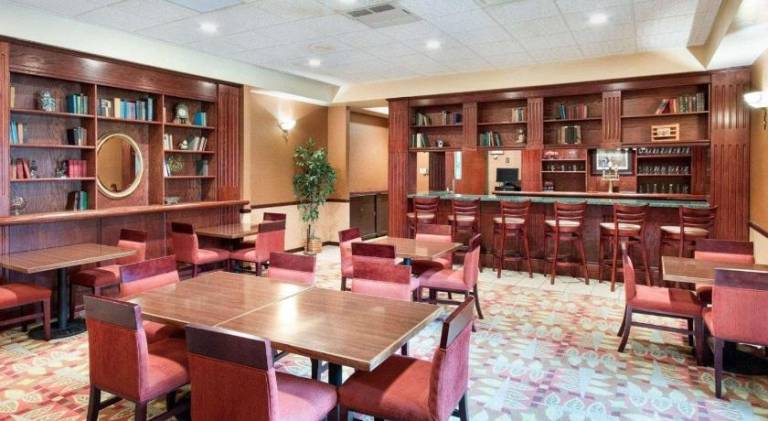 Comfort Suites Parkersburg South — photo 4