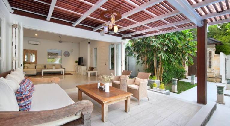 Villa with pool | Beach nearby | Suitable for remote work | Pets allowed — photo 2