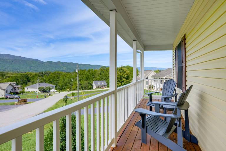 Charming Shenandoah Retreat w/ Deck! — photo 2