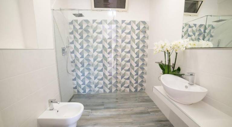 Beautiful serviced apartment with garden, pool & patio | Dogs allowed — photo 2