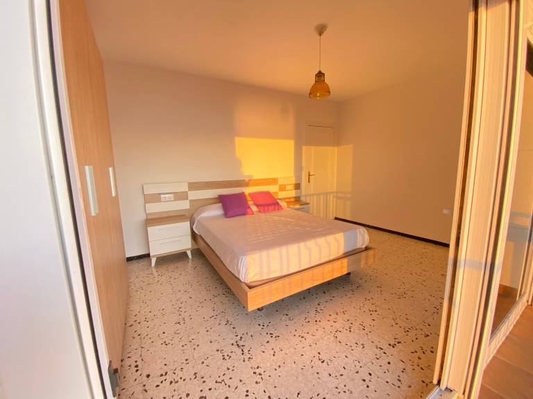 Spacious beachfront apartment in Roses — photo 5