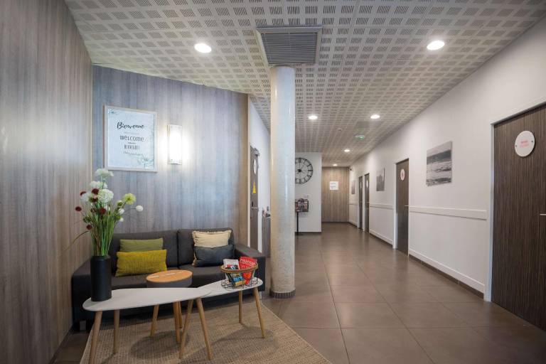 Serviced apartment with garden & patio | Perfect for remote work | Pets allowed — photo 4