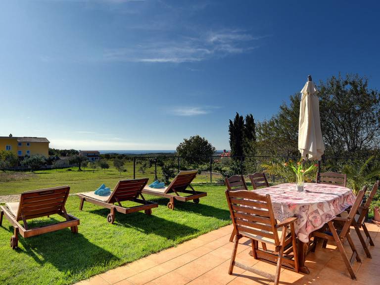 Fully equipped vacation home with terrace, barbecue & jacuzzi | Sea view | Pets allowed — photo 2