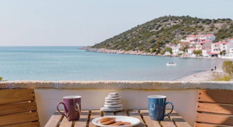 Beautiful holiday apartment with yard & patio | Next to the beach | Pets allowed in Samos