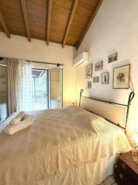 Apartment 'Pouglia Traditional House' with Sea View, Wi-Fi and Air Conditioning in Corfu