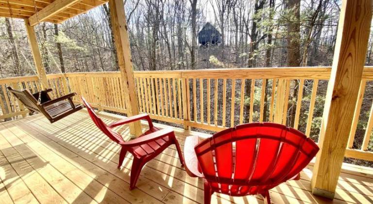 Chalet with hot tub | Pets allowed — photo 4