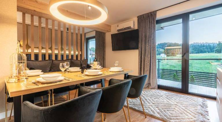 Lovely serviced apartment with yard, patio & pool | Pets are welcome — photo 3