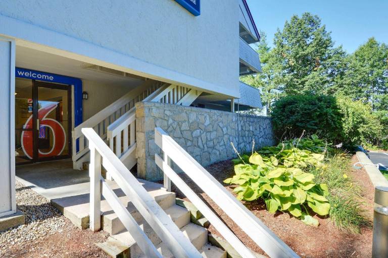 Motel 6 Nashua, NH - South — photo 4