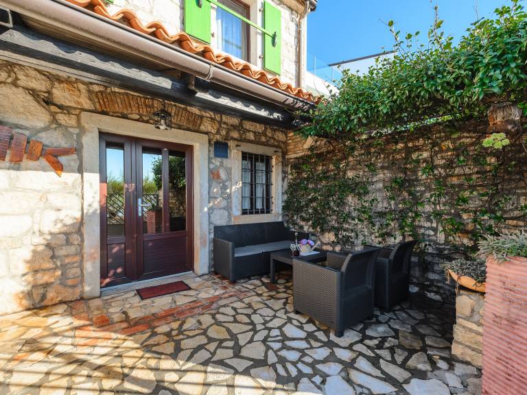 Vacation home with barbeque, terrace & garden — photo 5