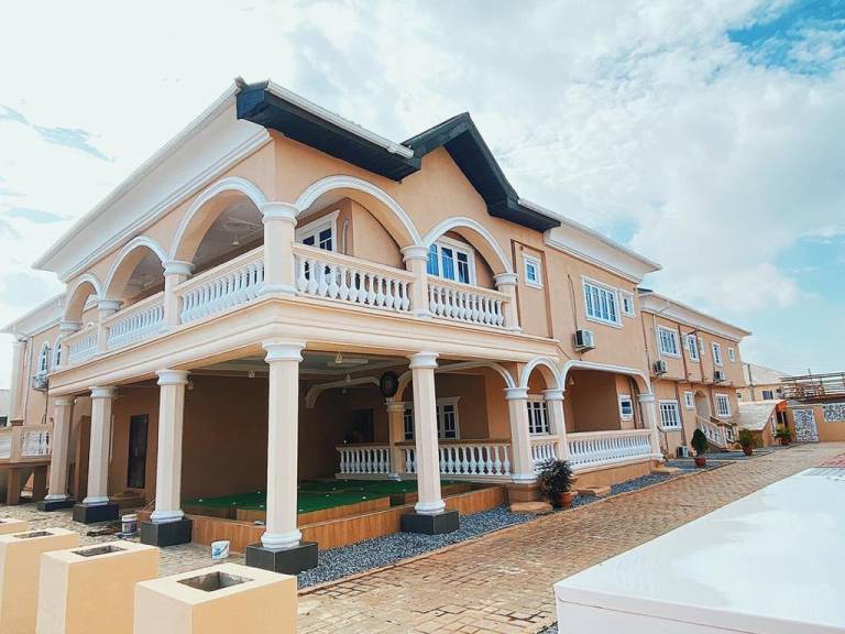 Holiday apartment with pool in Lagos