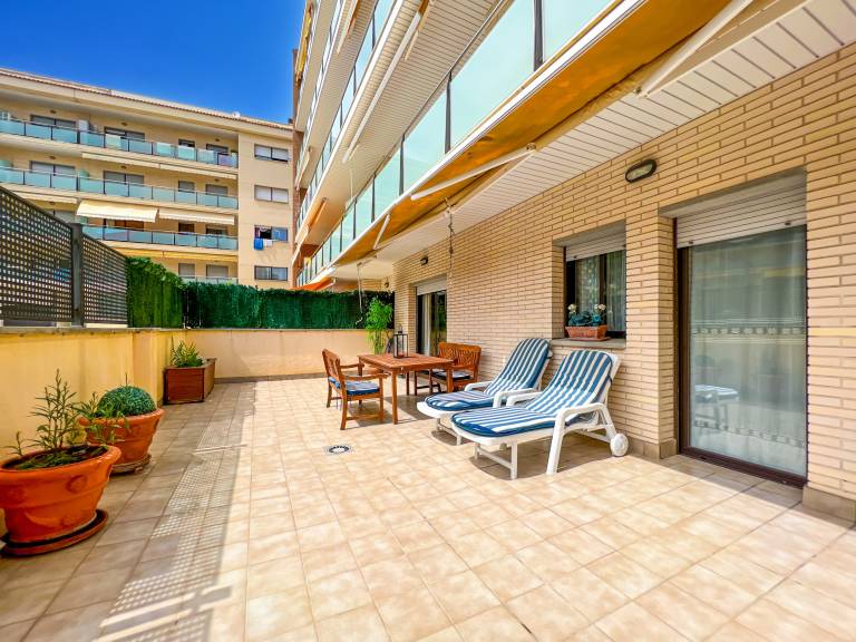 Apartment with pool, garden & patio in Lloret de Mar
