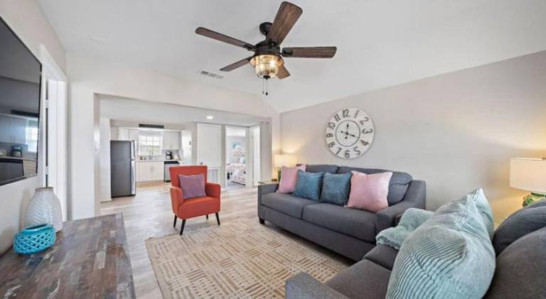 Classic beach house with perfect location, deck and fire pit in Jamaica, TX