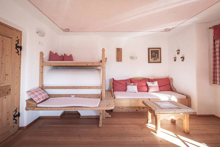 Holiday apartment with barbecue, garden & patio | Mountain view in Campo Tures