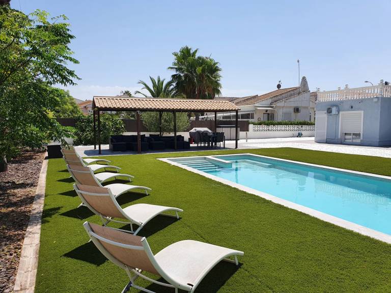 Villa  Los Montesinos