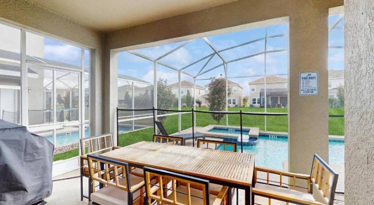Vacation home with hot tub & pool — photo 5