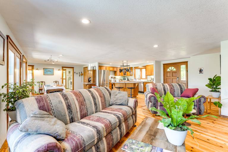 Oregon Farmhouse Hideaway on 53 Acres — photo 5