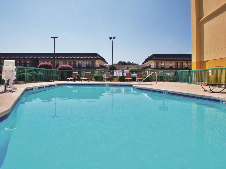 La Quinta Inn & Suites by Wyndham Florence — photo 5