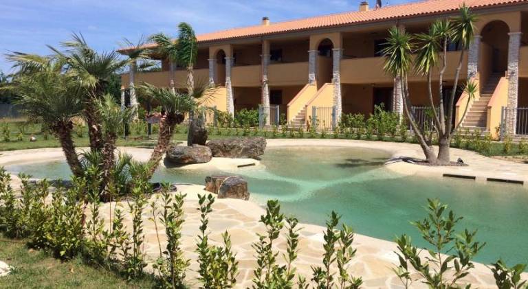 Rental apartment with yard, pool & terrace in Scarlino