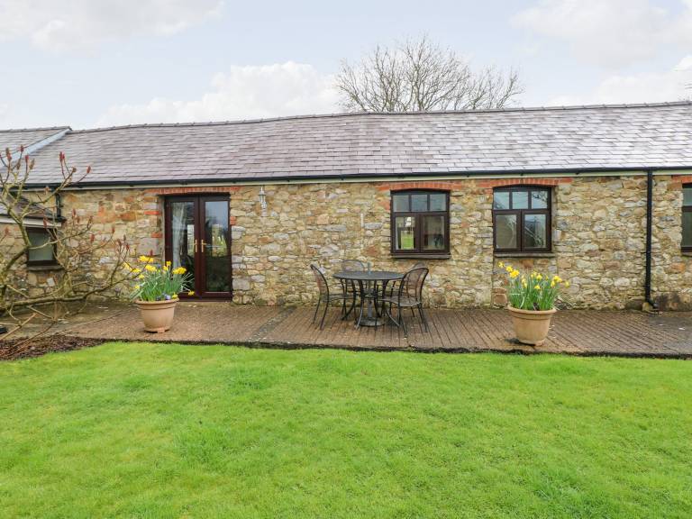 Child-friendly cottage with yard | Pets are welcome — photo 2