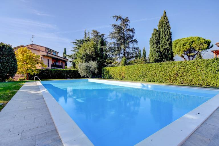 Great Location with Charming Patio - Prato Verde - Girasole in Gardone Riviera