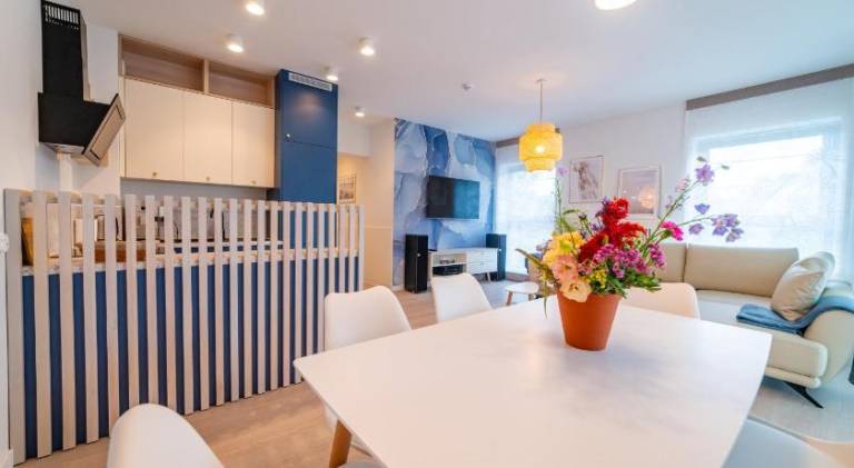 Apartment with patio — photo 2