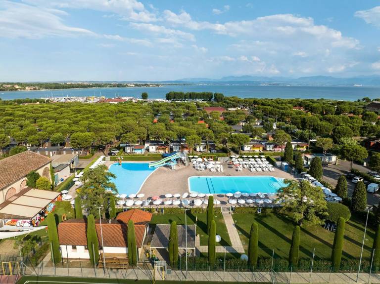 Campsite Del Garda Village - Mobile home Comfort 3 bdr. 6 pers. Lounge Decking A/C — photo 2