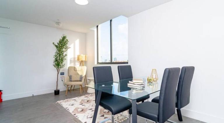 Stylish 2BR Miami Retreat Mins to Wynwood and Brickell — photo 4