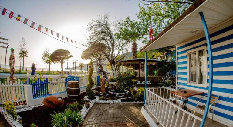 Serviced apartment with patio, BBQ & garden | Next to the beach | Pet-friendly — photo 4