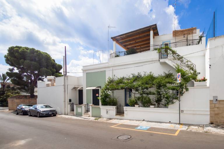 Apartment 'Casa Fiammetta' with Sea View, Private Terrace and Air Conditioning in Patu