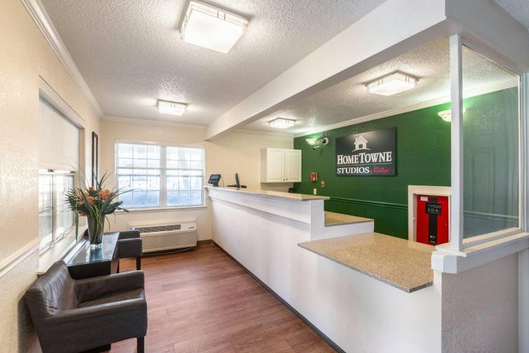 HomeTowne Studios by Red Roof Atlanta – Norcross Downtown — photo 2
