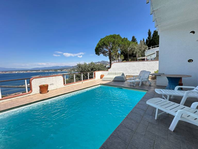 House with private pool — photo 3