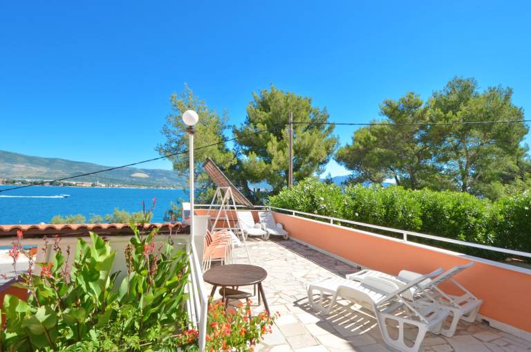 D large apt with big terrace, next to the beach — photo 5