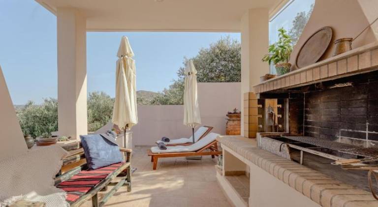 Fully equipped wonderful villa with grill, patio & jacuzzi | Suitable for remote work | Pets are welcome — photo 3