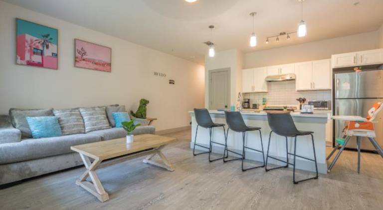 Riverwalk and Pool view Apt with King bed Infinity Pool Gym Free Parking — photo 4