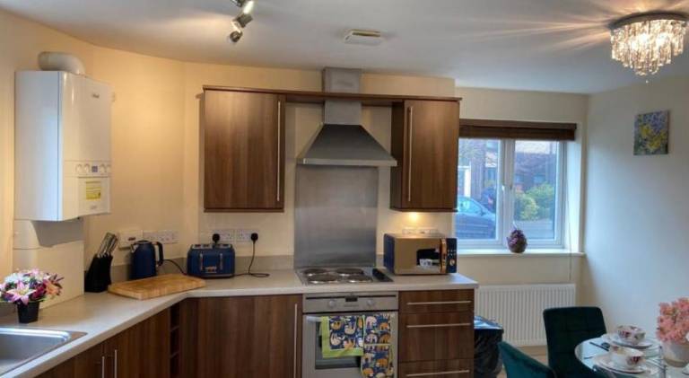 Exquisite Modern Homely 2 Bed Apartment with On-street Parking, Super Fast WIFI & 5 mins drive to Sc — photo 5