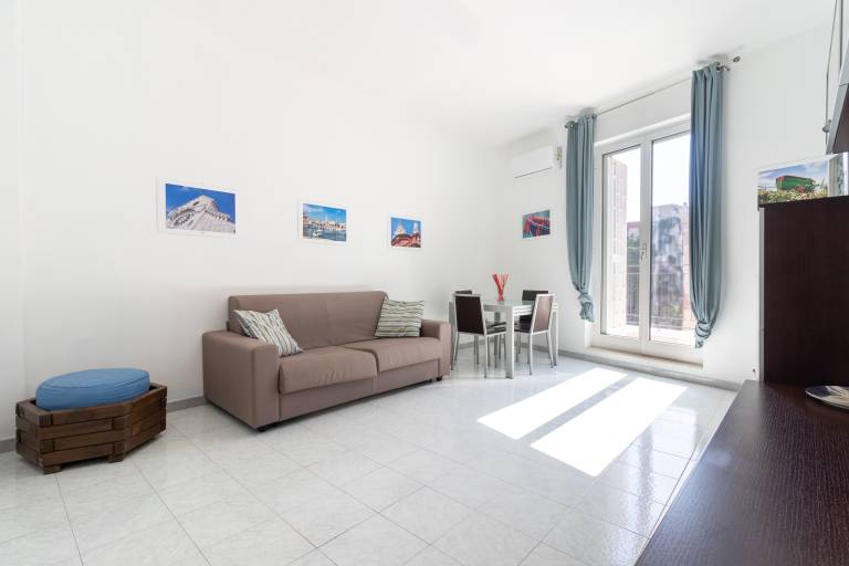 Holiday apartment with fast internet & terrace | City view in Bari
