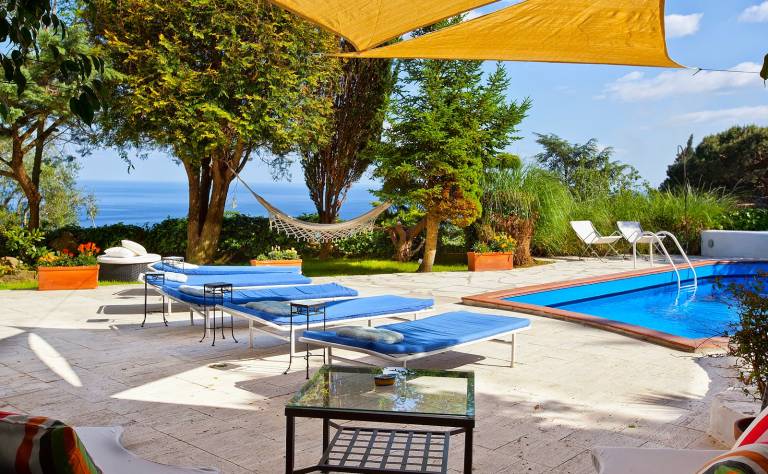 Villa with garden, BBQ & private pool — photo 3