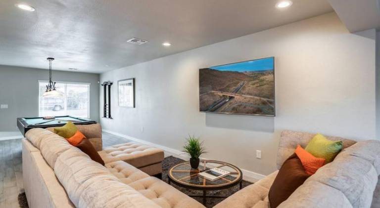 Big vacation home with pool | Pets allowed — photo 2