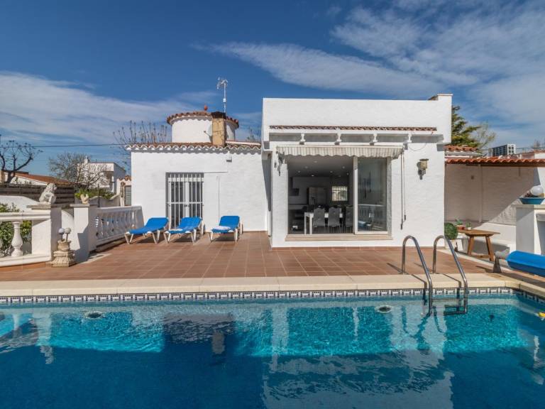 Child-friendly lovely villa with garden, grill & private pool | Pet-friendly — photo 2