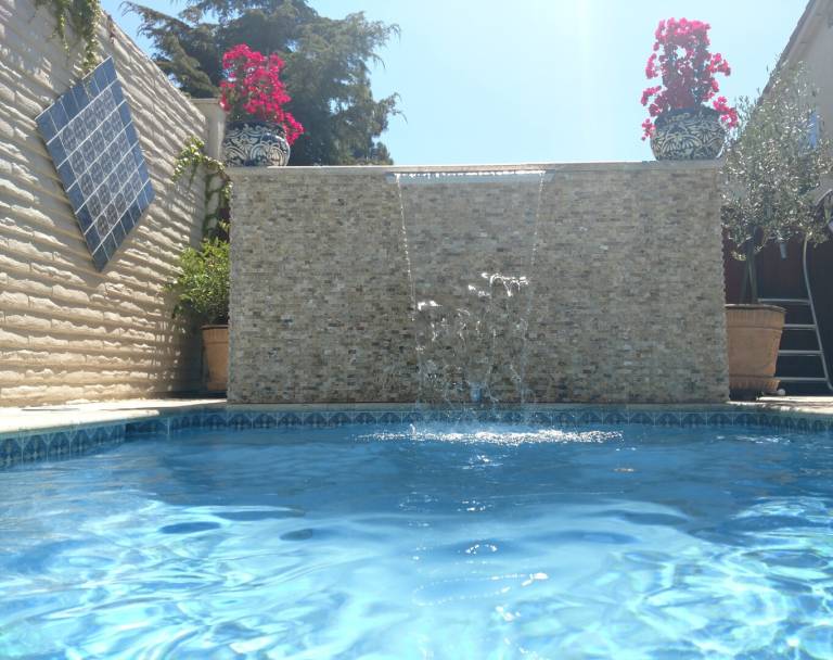 Family-oriented pleasant vacation home with pool | Pet-friendly — photo 2
