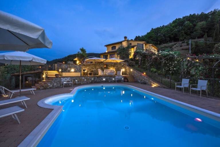 Villa with barbeque & private pool in Pistoia
