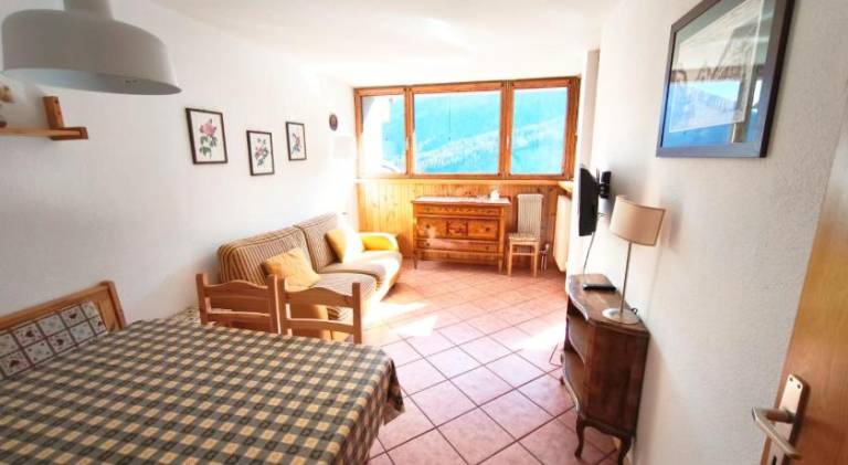 Holiday apartment with 1 room for 6 persons in Dimaro Folgarida