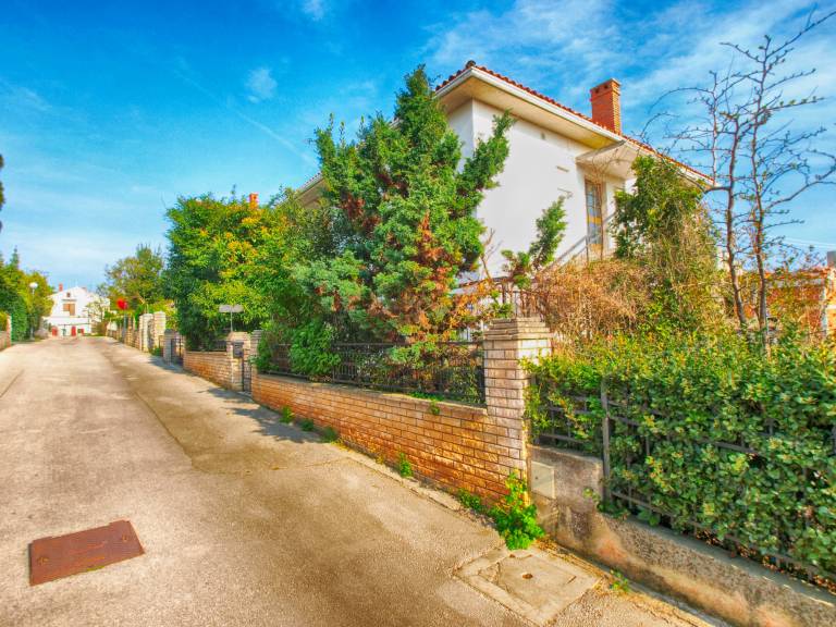 House with terrace & barbeque in Medulin