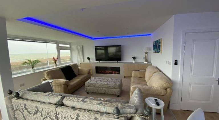 The Beach House Worthing 5 Bedrooms 3 Bathrooms Hot Tub BBQ in Worthing