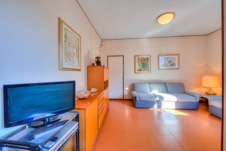 Holiday apartment with patio | Lake view — photo 2