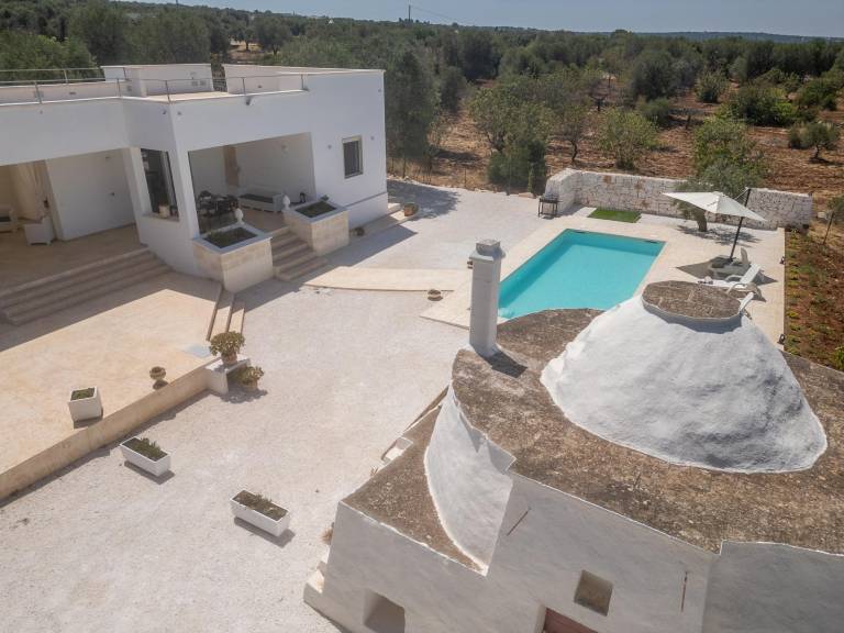 Family-oriented charming villa with BBQ, private pool & terrace | Pets are welcome — photo 4