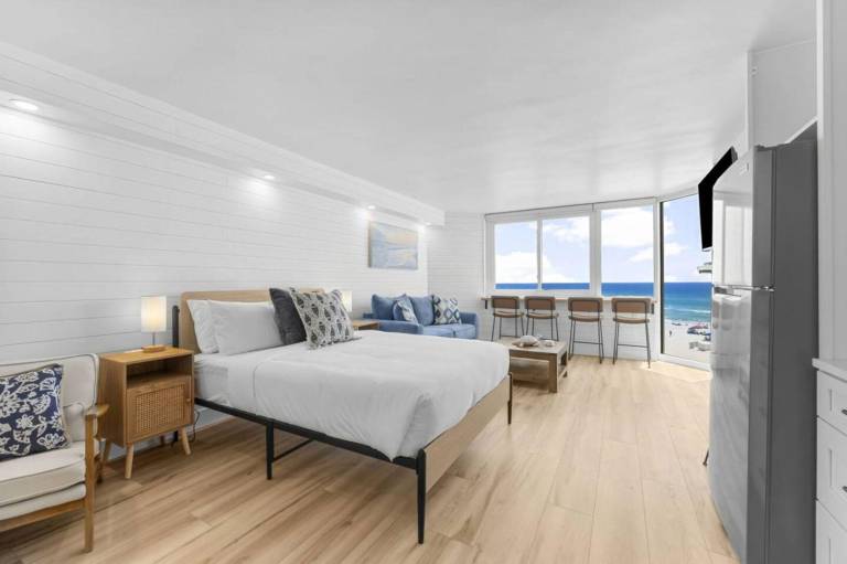 Beach Front Ocean View Condo - Top of the Gulf 521 — photo 2