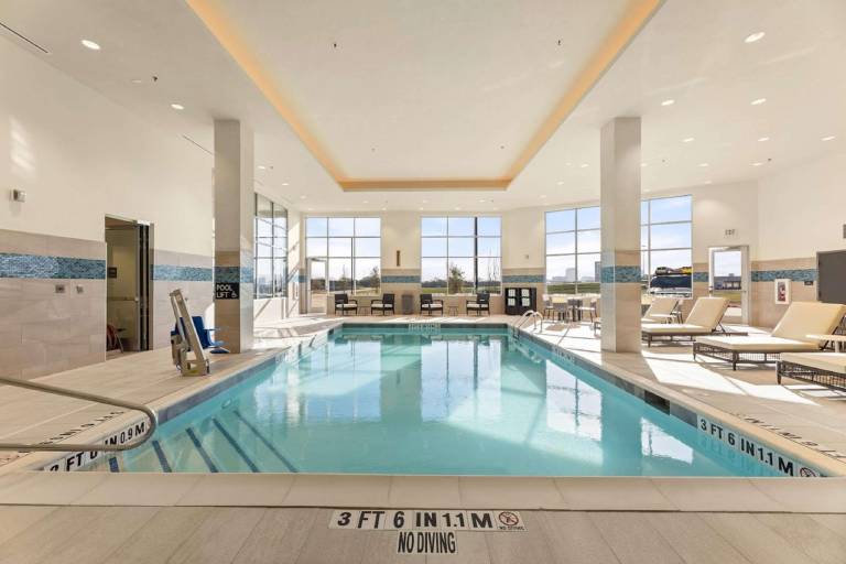 Embassy Suites by Hilton Irving Las Colinas — photo 2