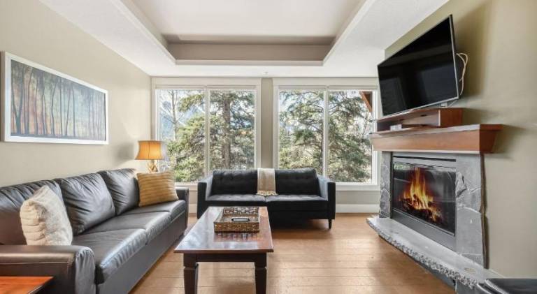 Vacation home with pool in Canmore, AB